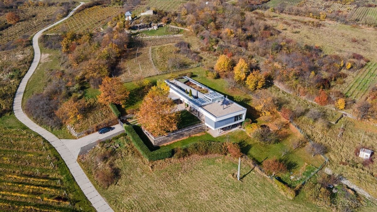 Exkluzívna VILA s panoramatickým výhľadom v Svätom Jure- 5 - 5