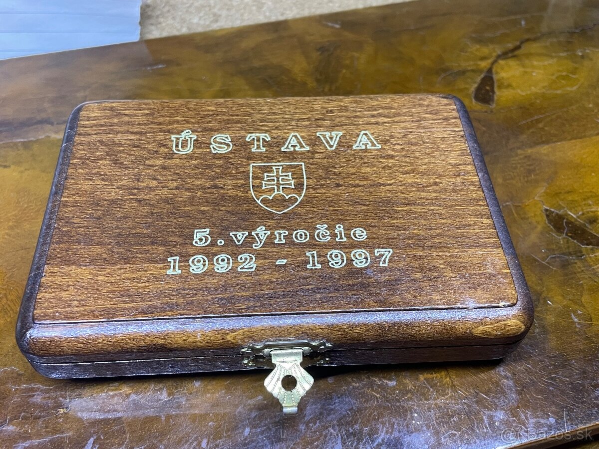 Poštové známky Slovensko 1997 ústava -zlato striebro - 5