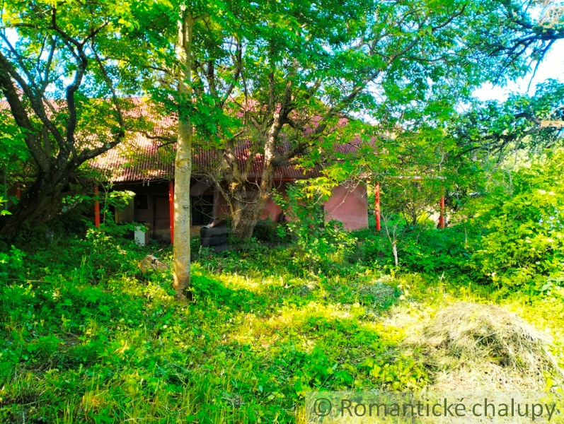 Vidiecka chalupa v pôvodnom stave na kopaniciach obce Lubi - 5