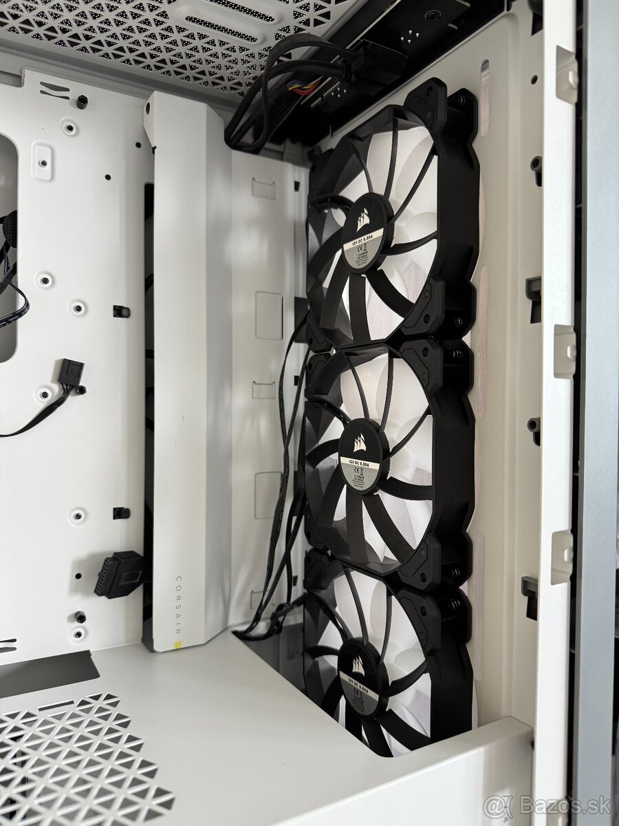 Predám PC skrinku Corsair iCUE 4000X RGB Biela - 5