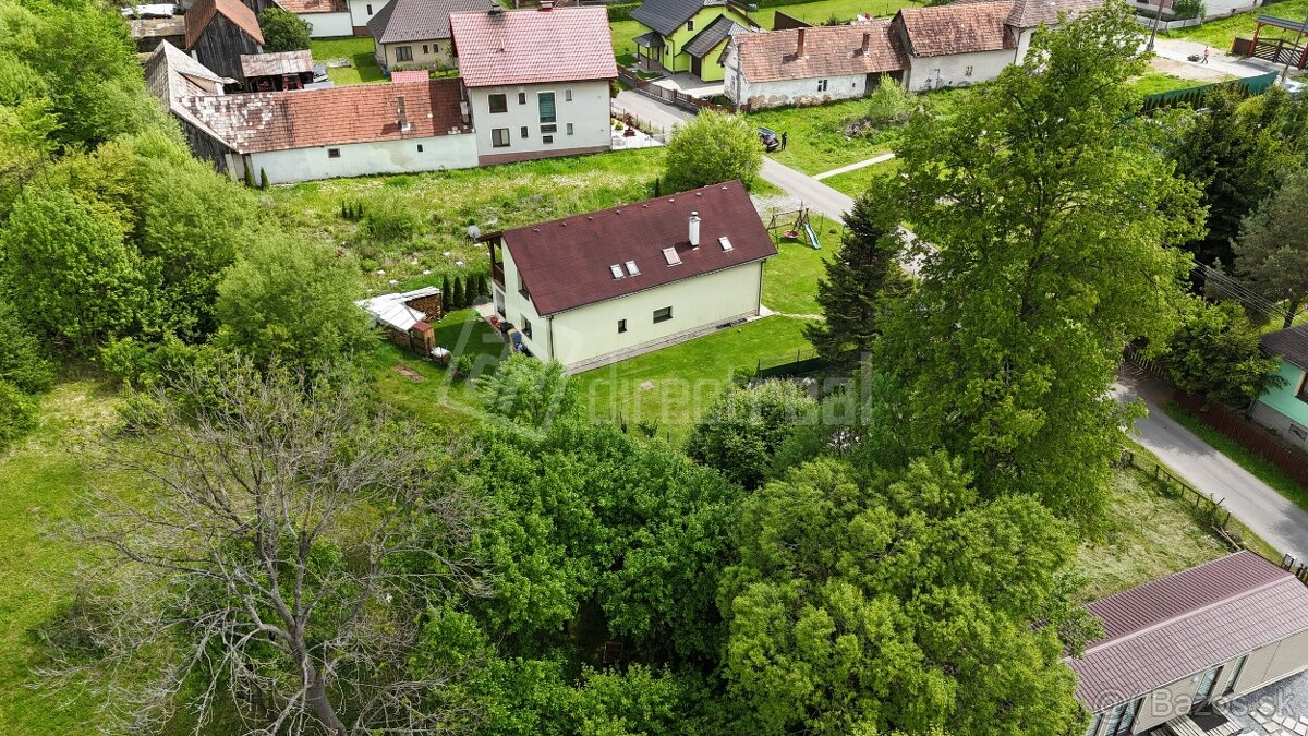 Krásny rodinný dom na Liptove so slnečným pozemkom a potokom - 5