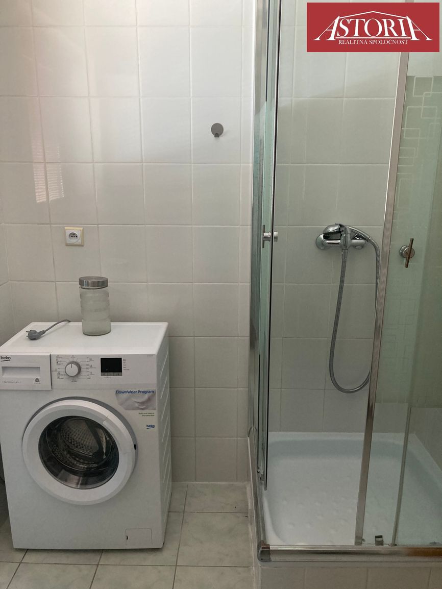 PRENÁJOM 2- izbový byt v centre mesta Martin Jesenského ul. - 5