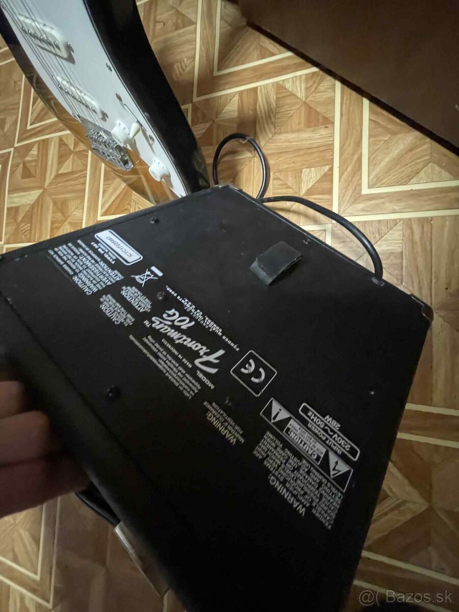 Elektrická gitara Squier Strat + kombo Squier Frontman 10G - 5