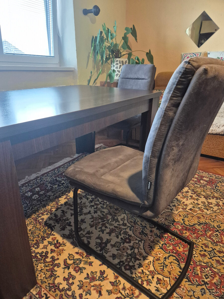 Predám jedálenský stôl a stoličky - 5