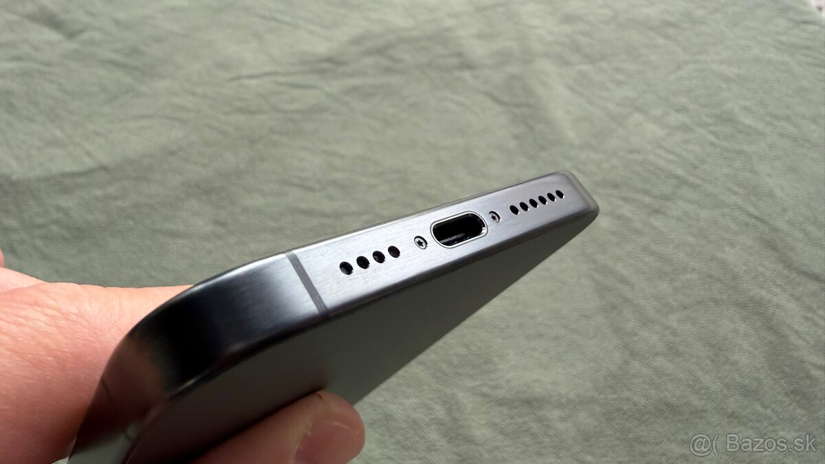 Apple iPhone 15 Pro Max – 256 GB – ako nový - 5