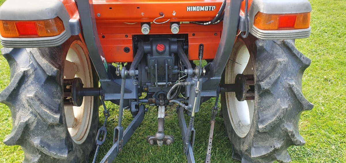 Predám malotraktor Hinomoto nx23 - 5