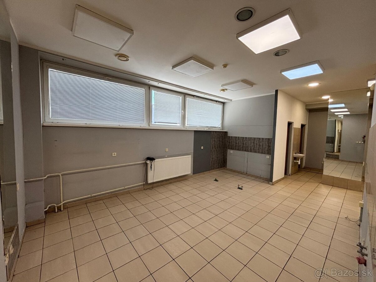 Prenájom obchodného priestoru v OD Prior v širšom centre PP - 5