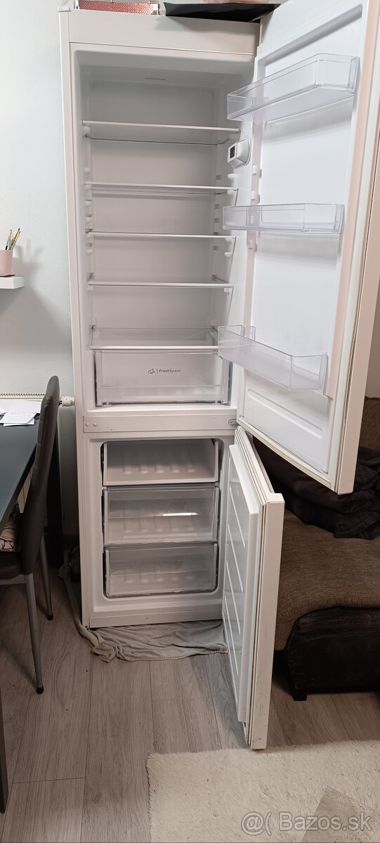 Chladnicka Indesit LI9S2EW - 5