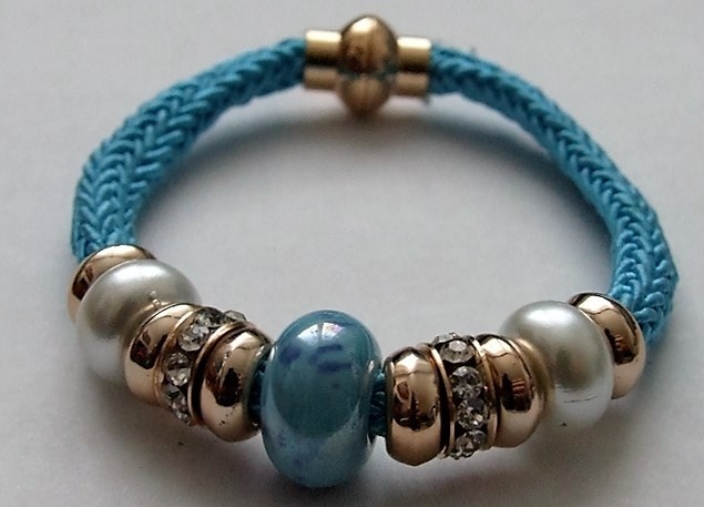 Moderne naramky s kamienkami - 5