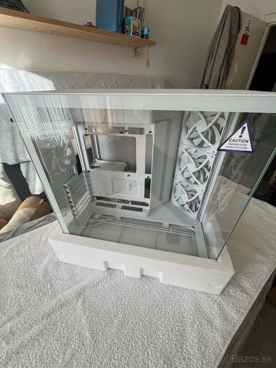 Pc skrinka NZXT H9 flow - 5