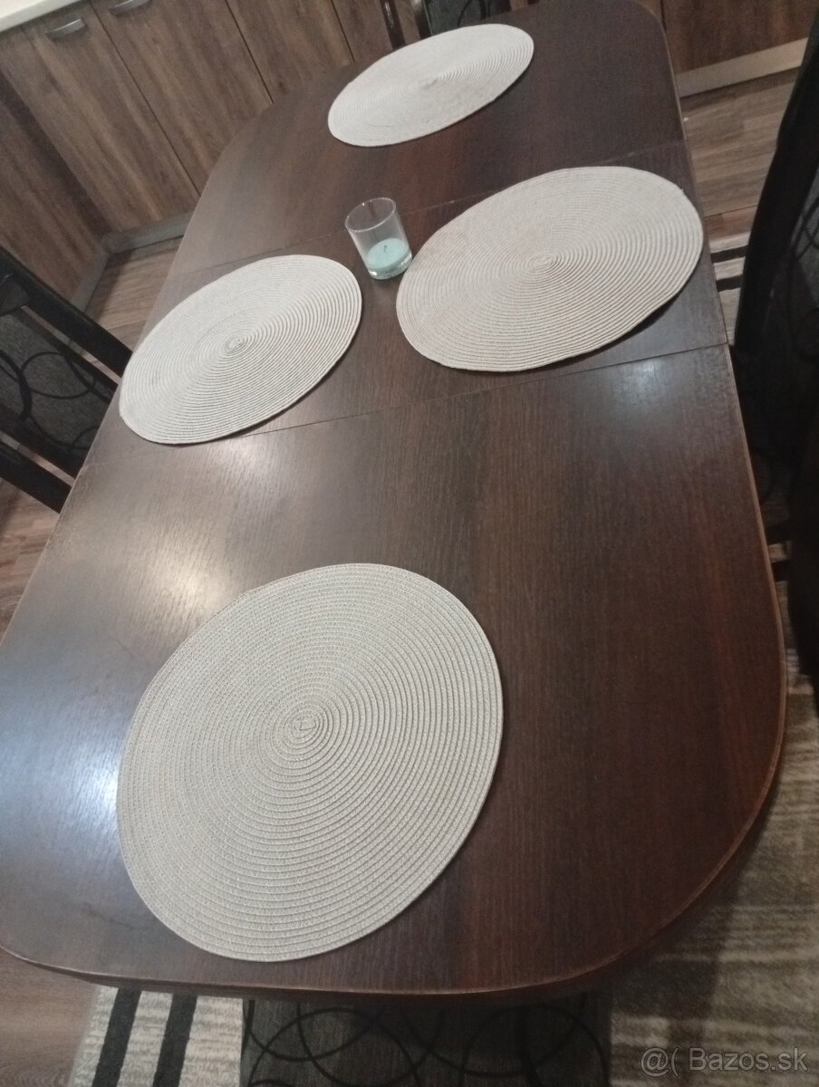 Stôl a stoličky - 5