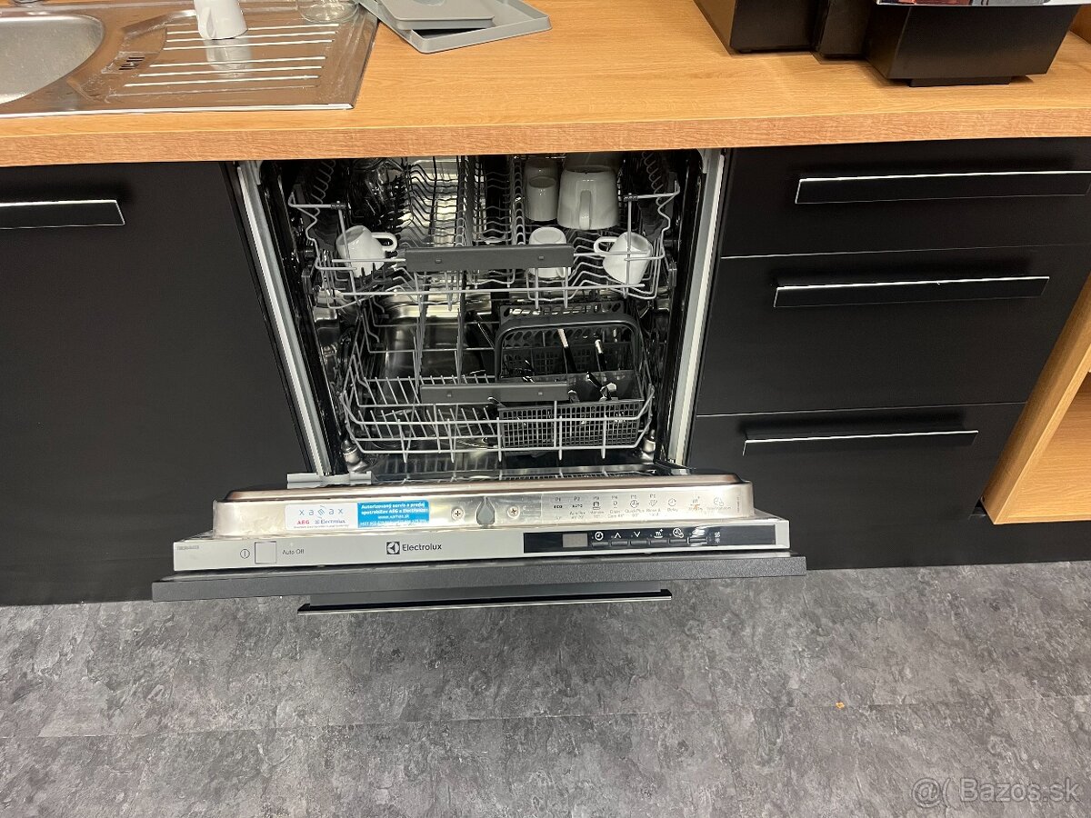 kancelárska kuchynka so spotrebičmi - rezervovaná - 5