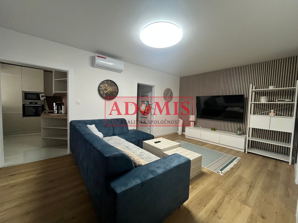 prenájom FOR RENT 4-izbový zariadený byt, ulica SNP, Košice- - 5