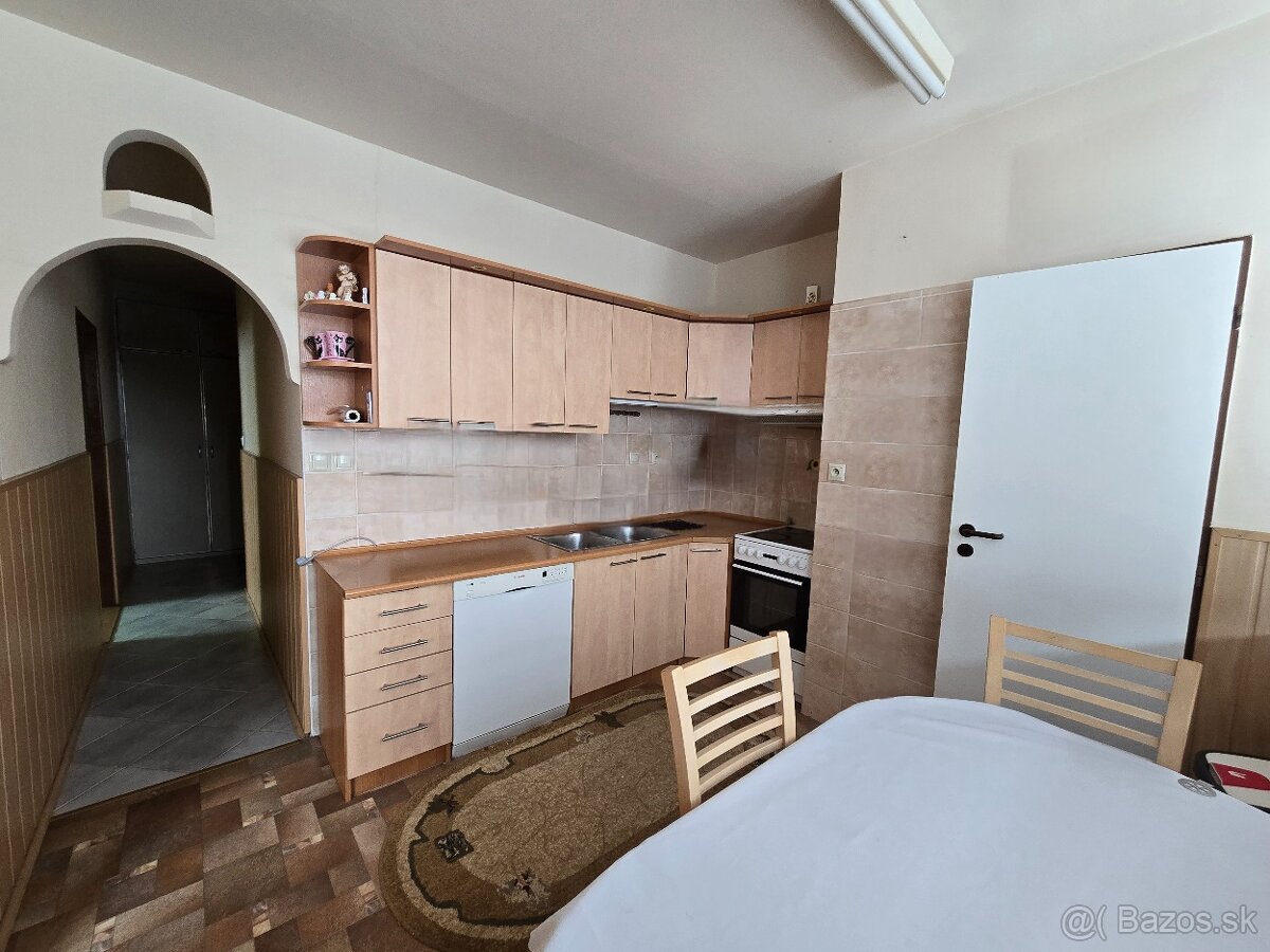 Ponúkam na prenájom 3 izbový byt s balkónom v Poprade časť M - 5