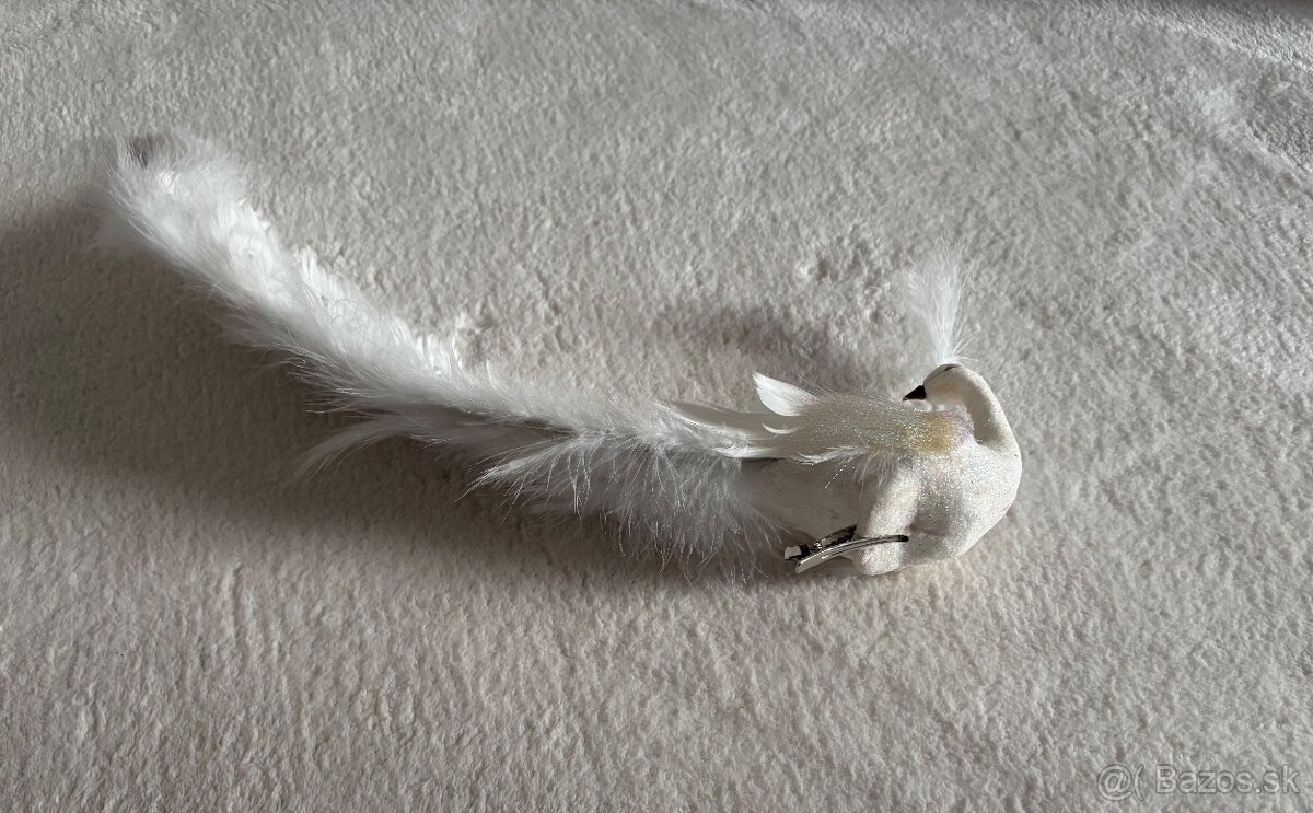 Luxusný dekoračný páv – biely s pierkami a kryštálikmi (na k - 5