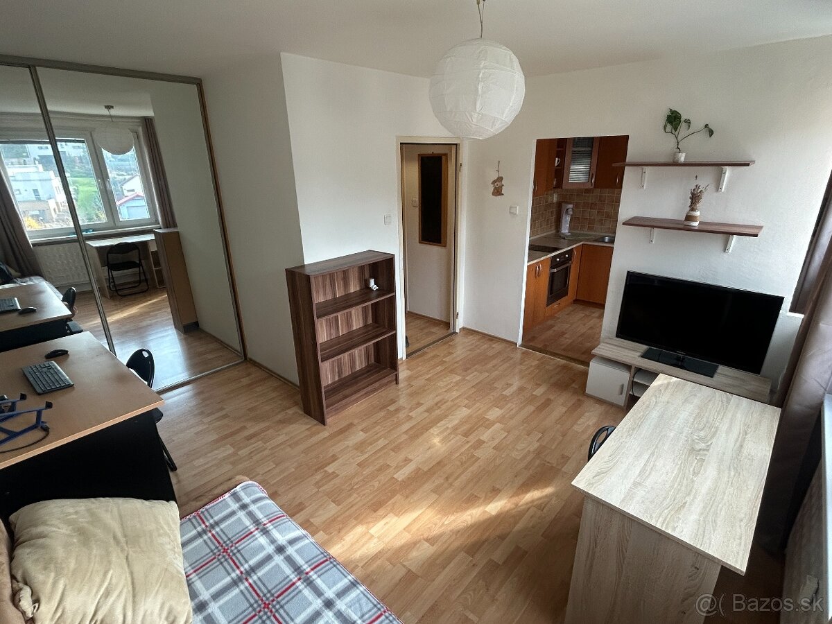 Predám pekný 1- izbový byt v Banskej Bystrici - 5