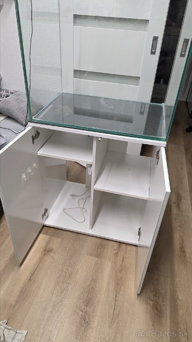 Predám akvárium a skrinku - 5