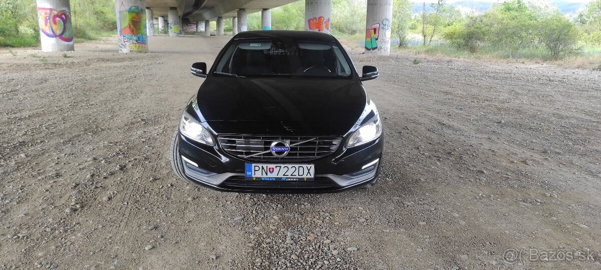Volvo V60 D4 2.0L Drive-E Base Geartronic 133kW181HP A8 - 5