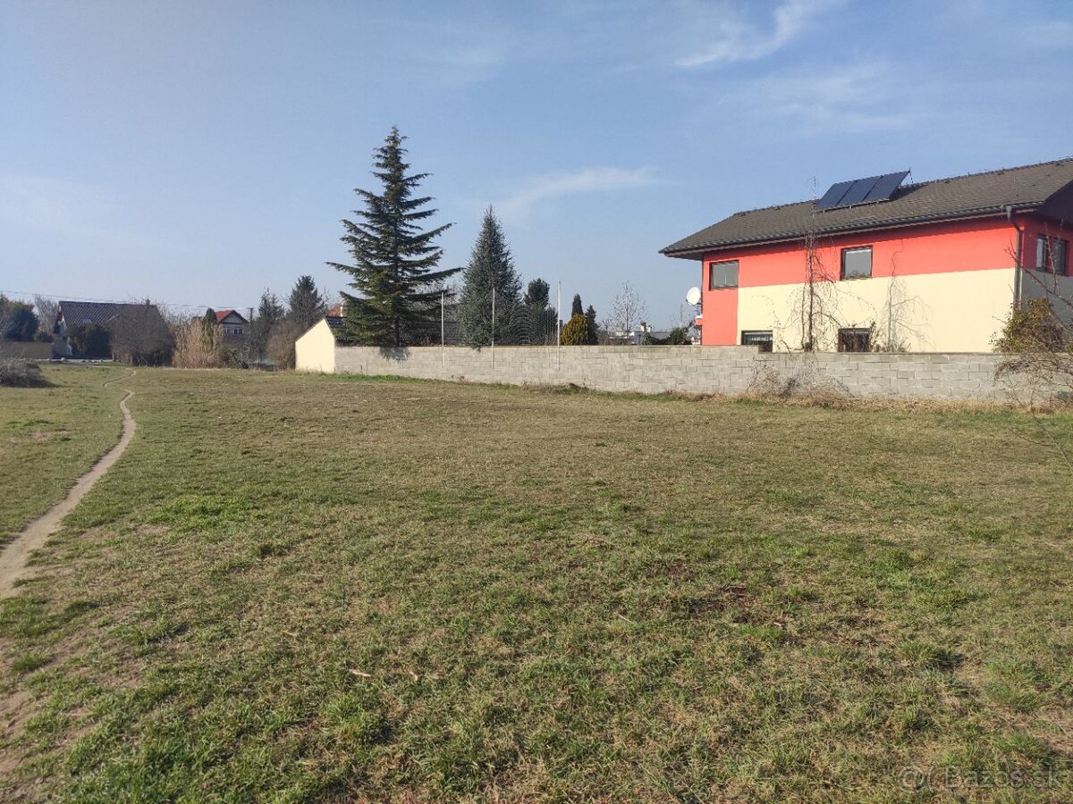Nádherný pozemok v Zálesí - 5