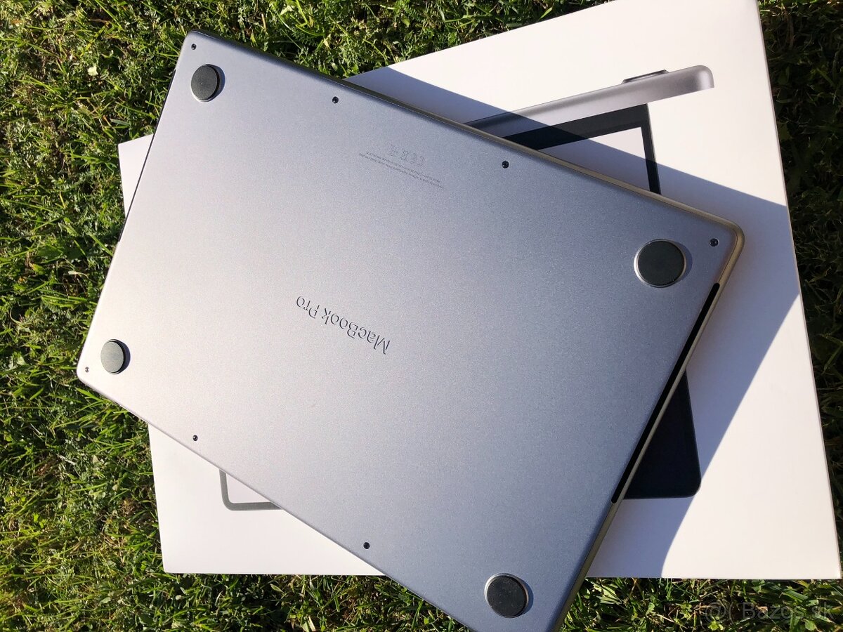 MacBook Pro 14" M1 MAX / 32GB RAM / 1TB - 5