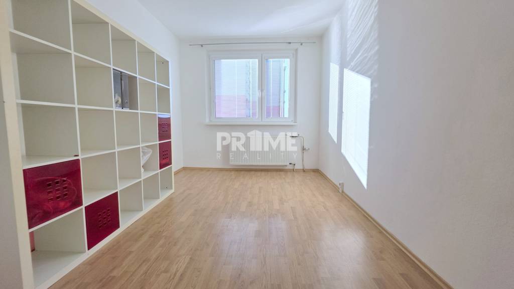 Pekný 3i byt, 3 X NEPRIECHODNÁ IZBA, LOGGIA, Furdekova ulica - 5