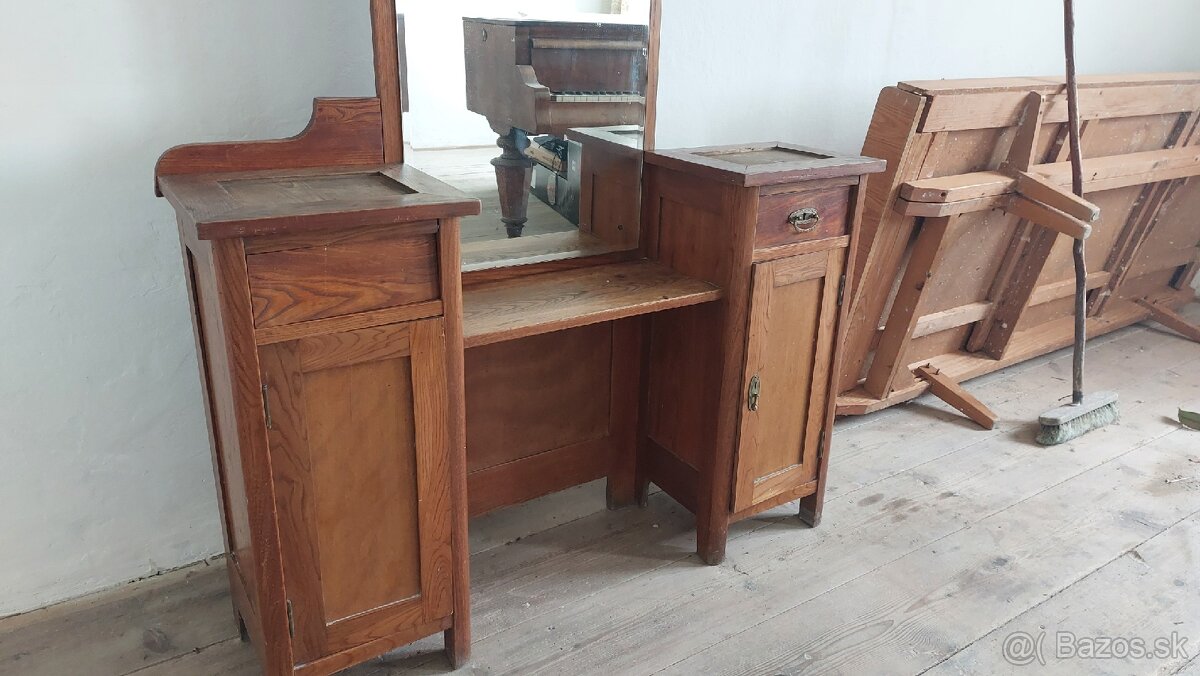 Starý toaletný stolík - 5