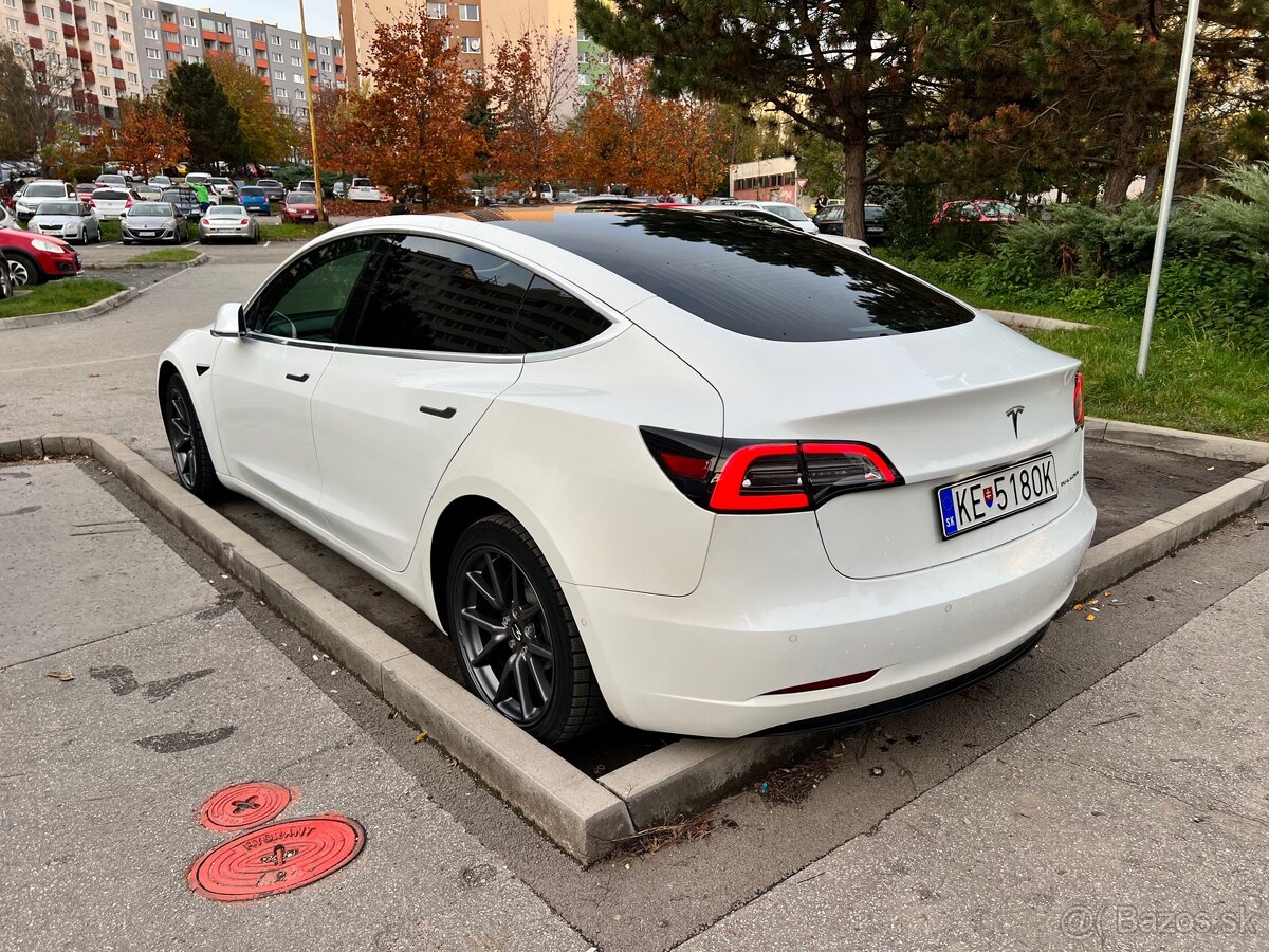 Tesla model 3 - 5