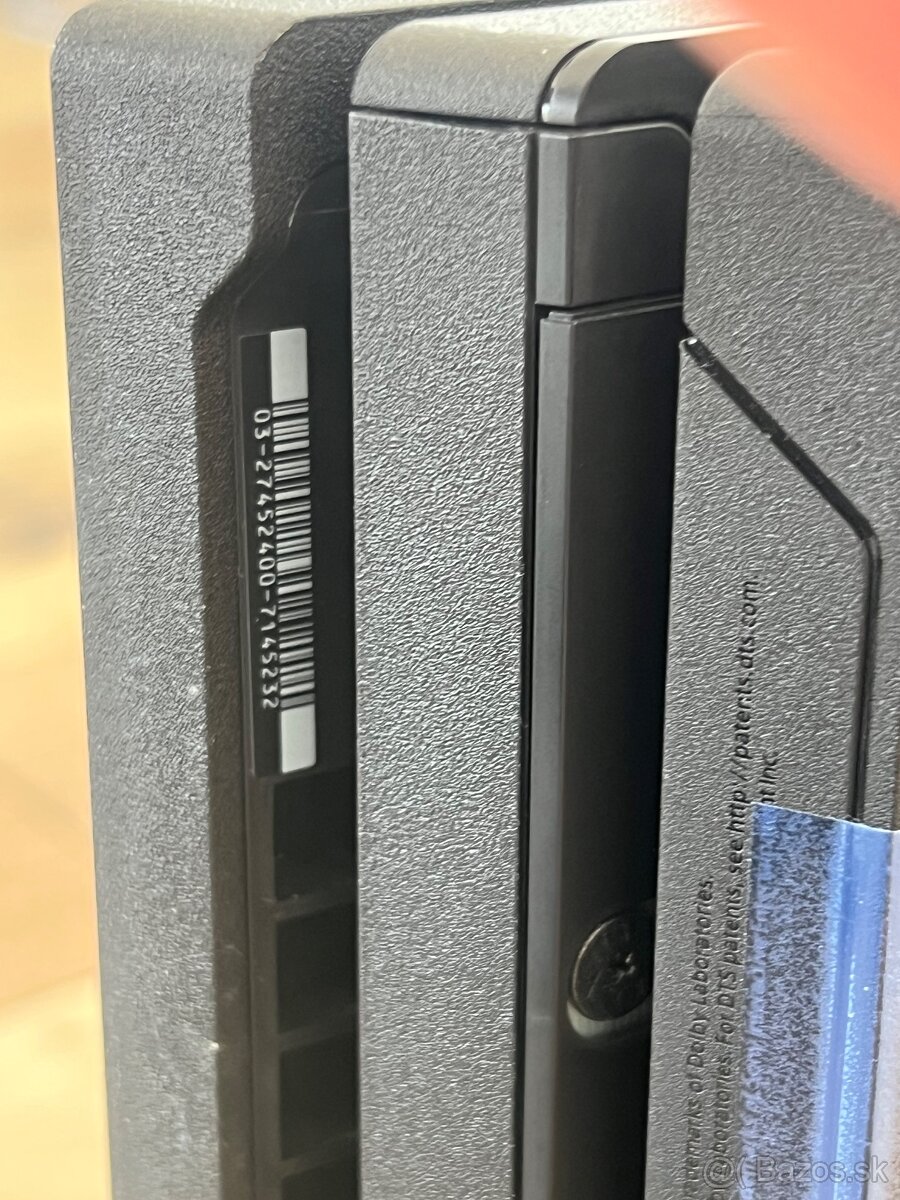 Predám Playstation 4 Pro 1TB + 2 ovládače - 5