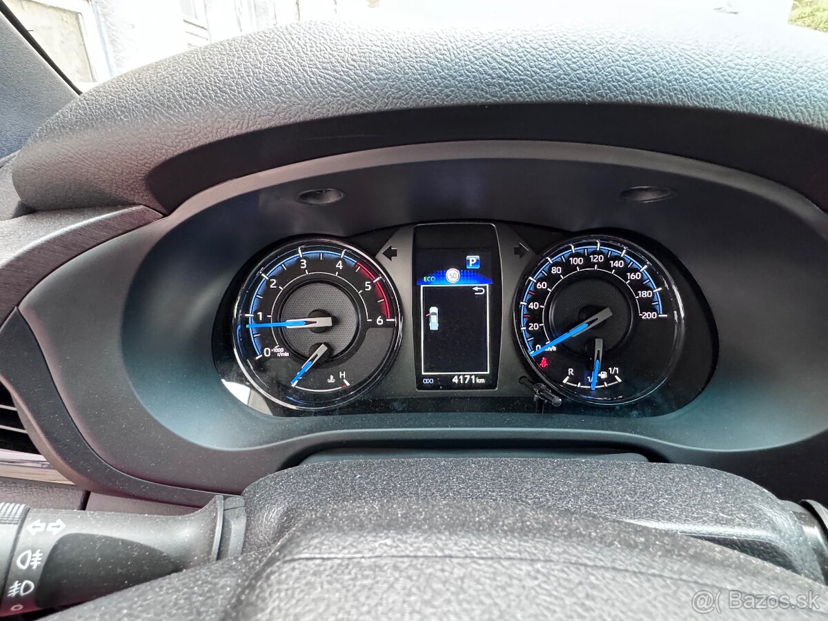 TOYOTA HILLUX 2.8 D