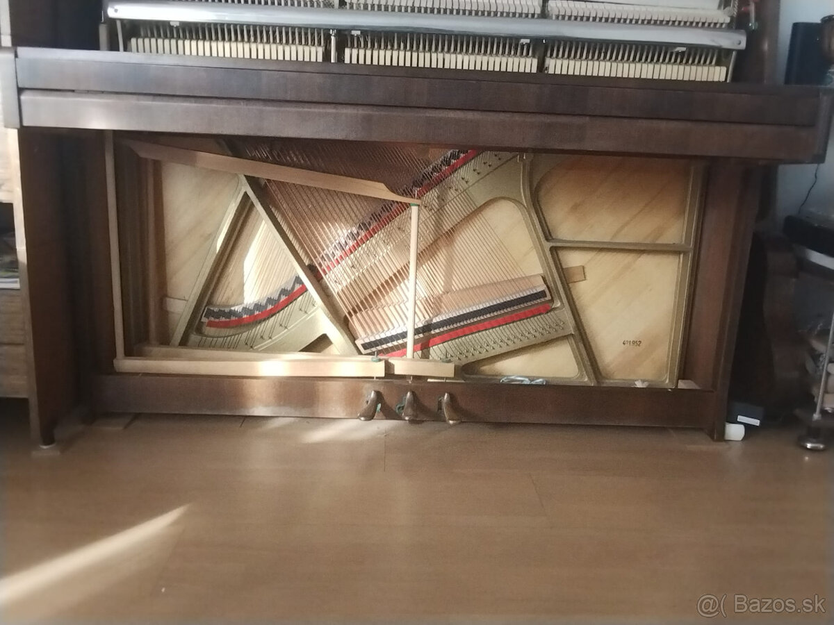 Predam klavir - pianino PETROF - 5