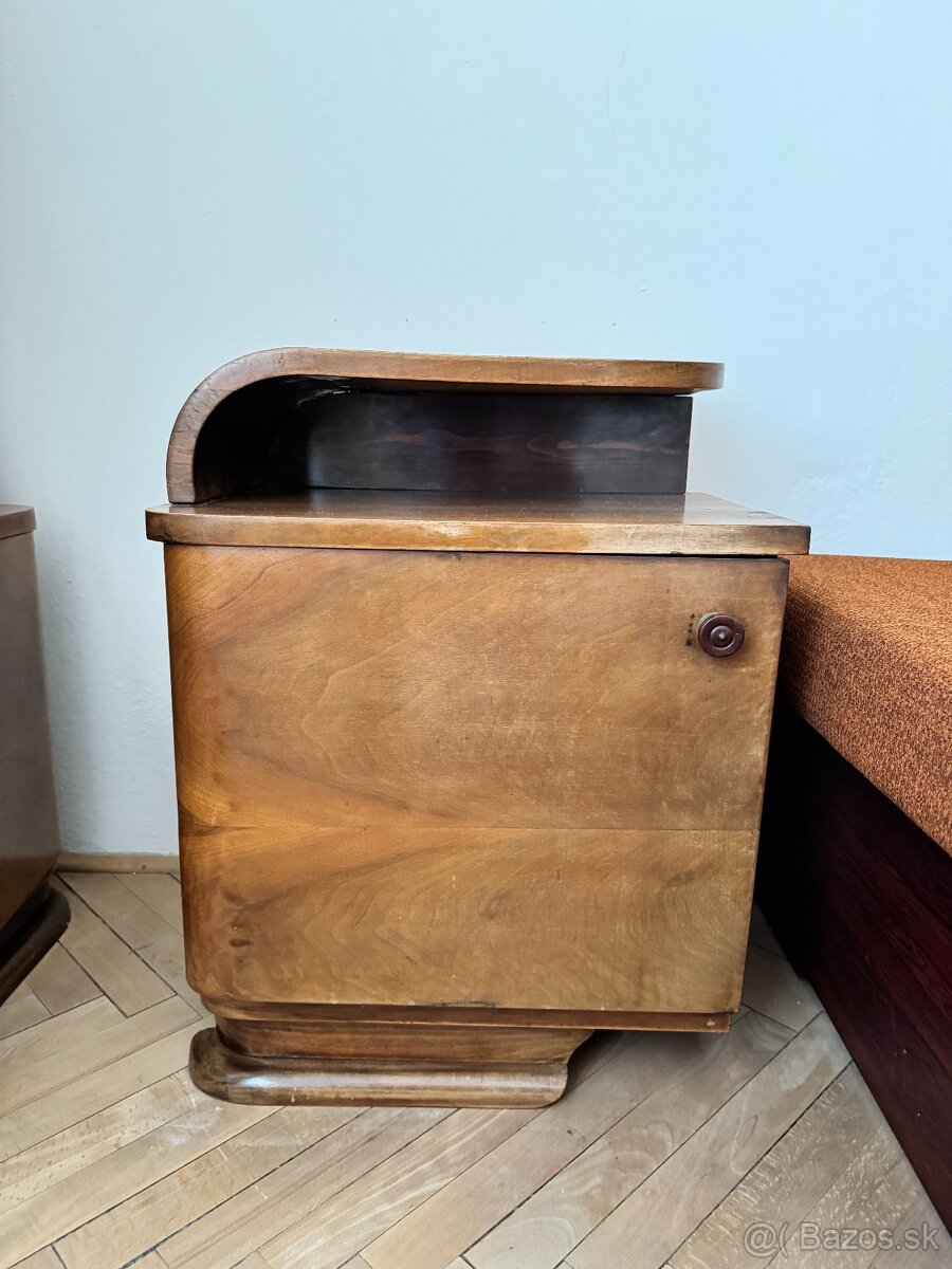 Skrine, knižnica a stoly - 5