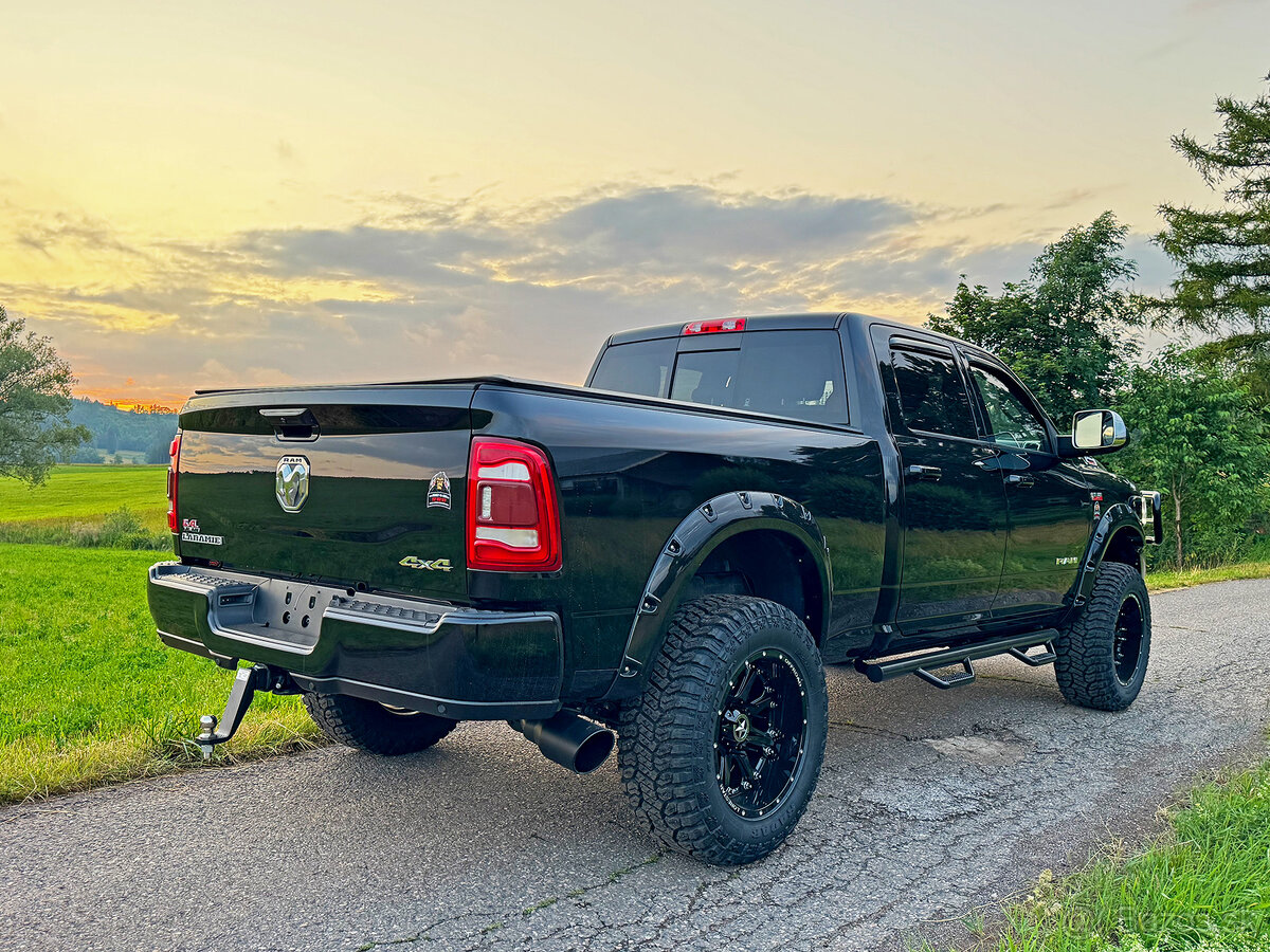 2019 DODGE RAM 2500 HEAVY DUTY 6.4 HEMI 4x4 LARAMIE