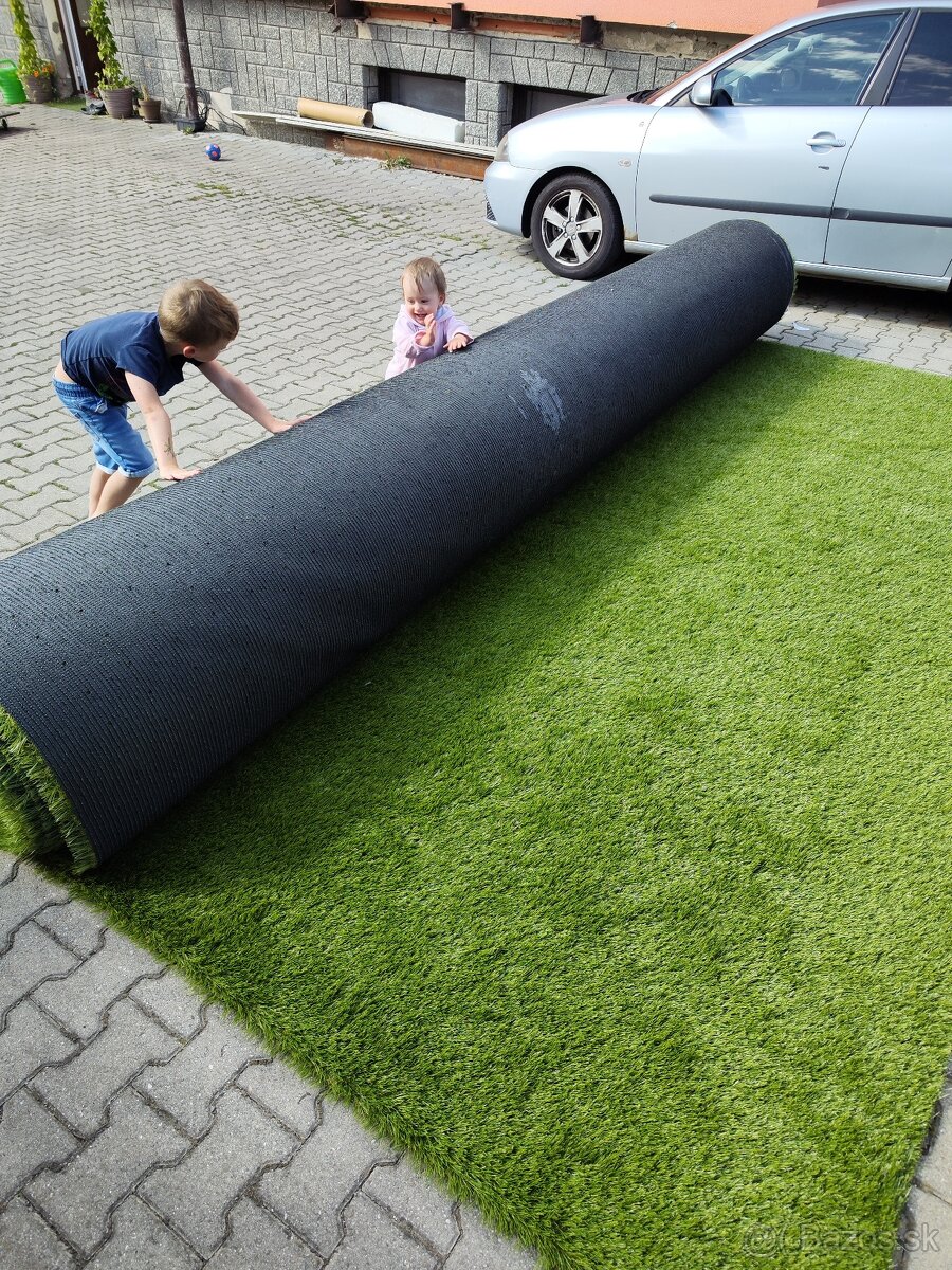Umělý trávník výška 35 mm, velmi jemný na dotek. - 5