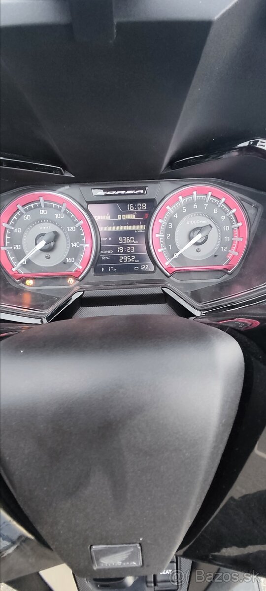 Honda Forza 125 Special Edition - 5