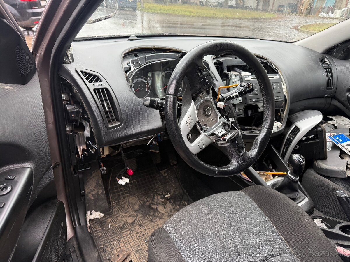 Rozpredam Kia Ceed Combi 1.4 G4FA facelift - 5