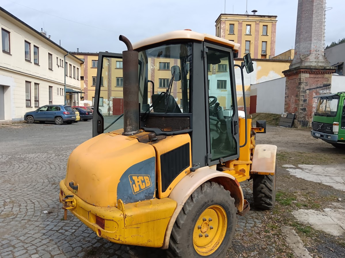Kolový nakladač JCB 407 - 5