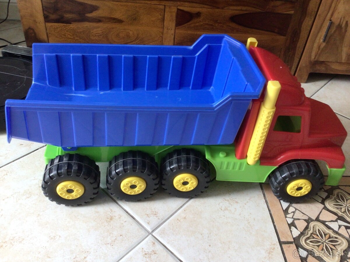 Tri autíčka pre juniora, cena spolu 5€ - 5