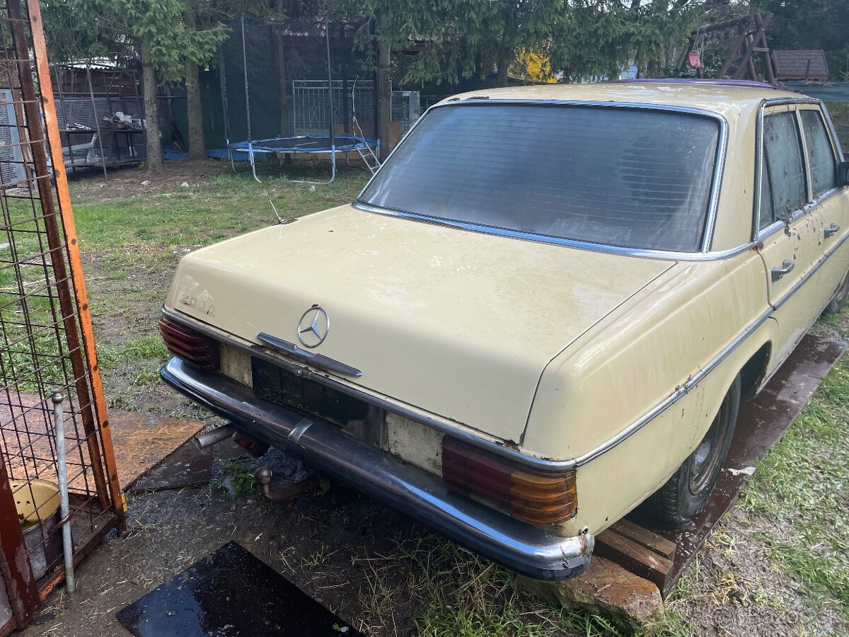 W114 w115 200D 1974 - 5