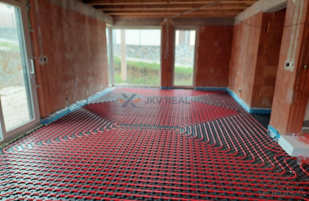 PREDAJ priestranného rodinného domu neďaleko Žiliny - 5