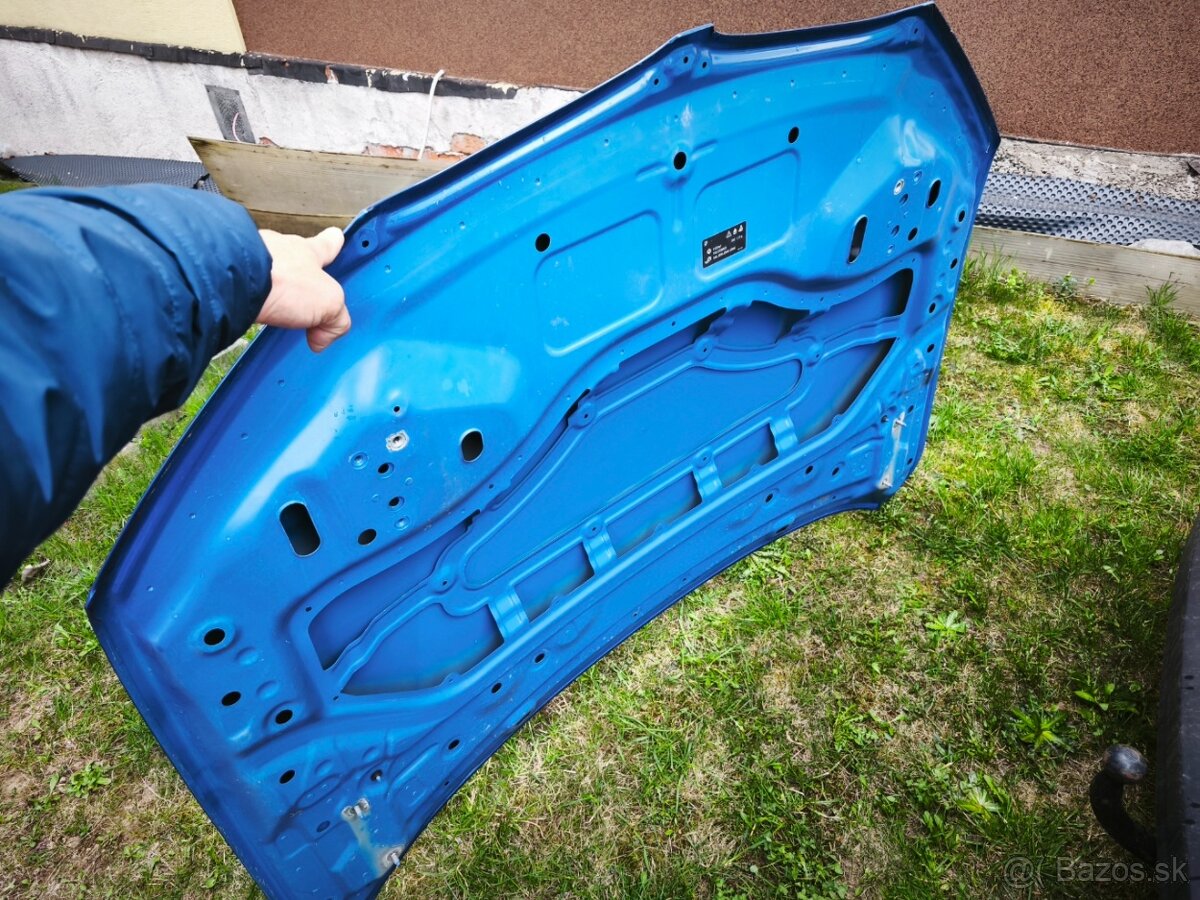 BMW X1 F48, kapota - 5