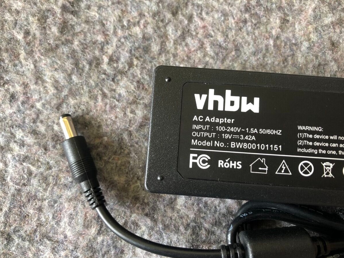 Nabíjačka na notebook TOSHIBA 19V 3,42A. . - 5