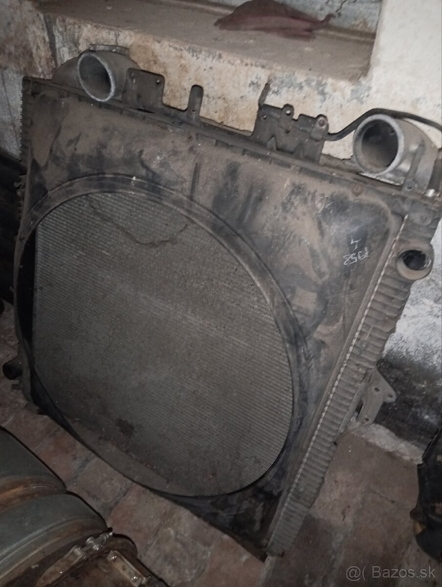 Scania R420 chladiče a výfuk - 5