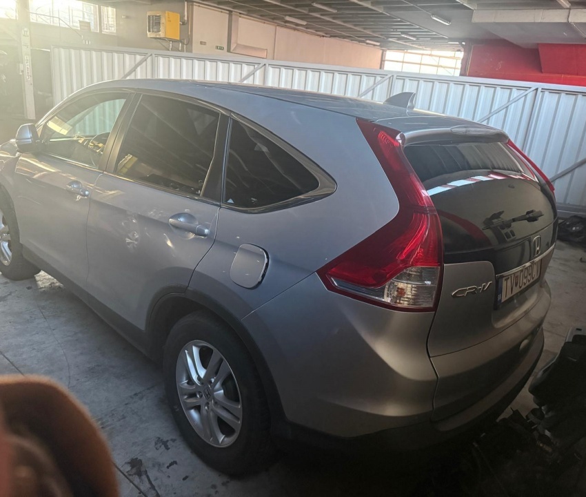 Honda CR-V 2.0i-VTEC, havarované - 5