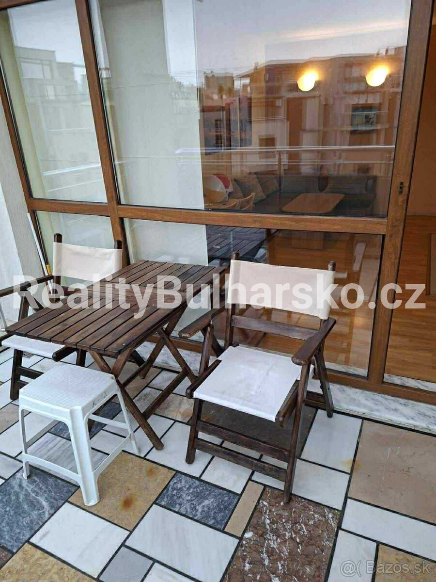 Prostorný apartmán 2+kk s výhledem na bazén 250m od pláže - 5