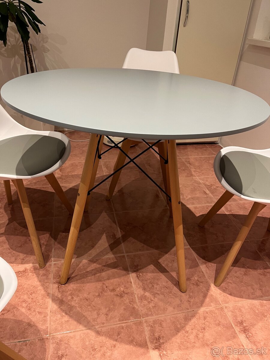 Kuchynsky stol a 4 stolicky - 5