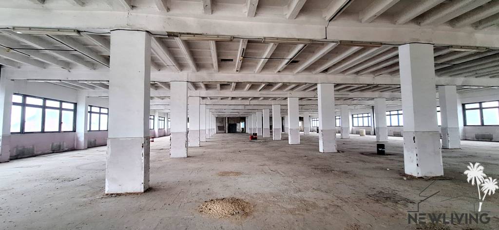 PREDAJ: Výrobná poschodová hala na rozľahlom pozemku, Hlohov - 5