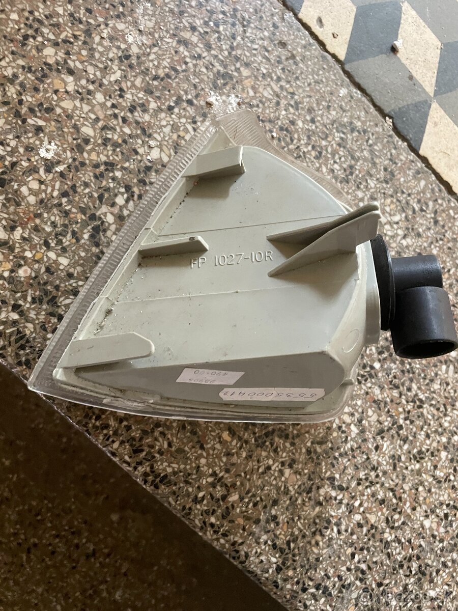 Predám pravé predné smerové svetlo – Peugeot 405 (1987–1996) - 5