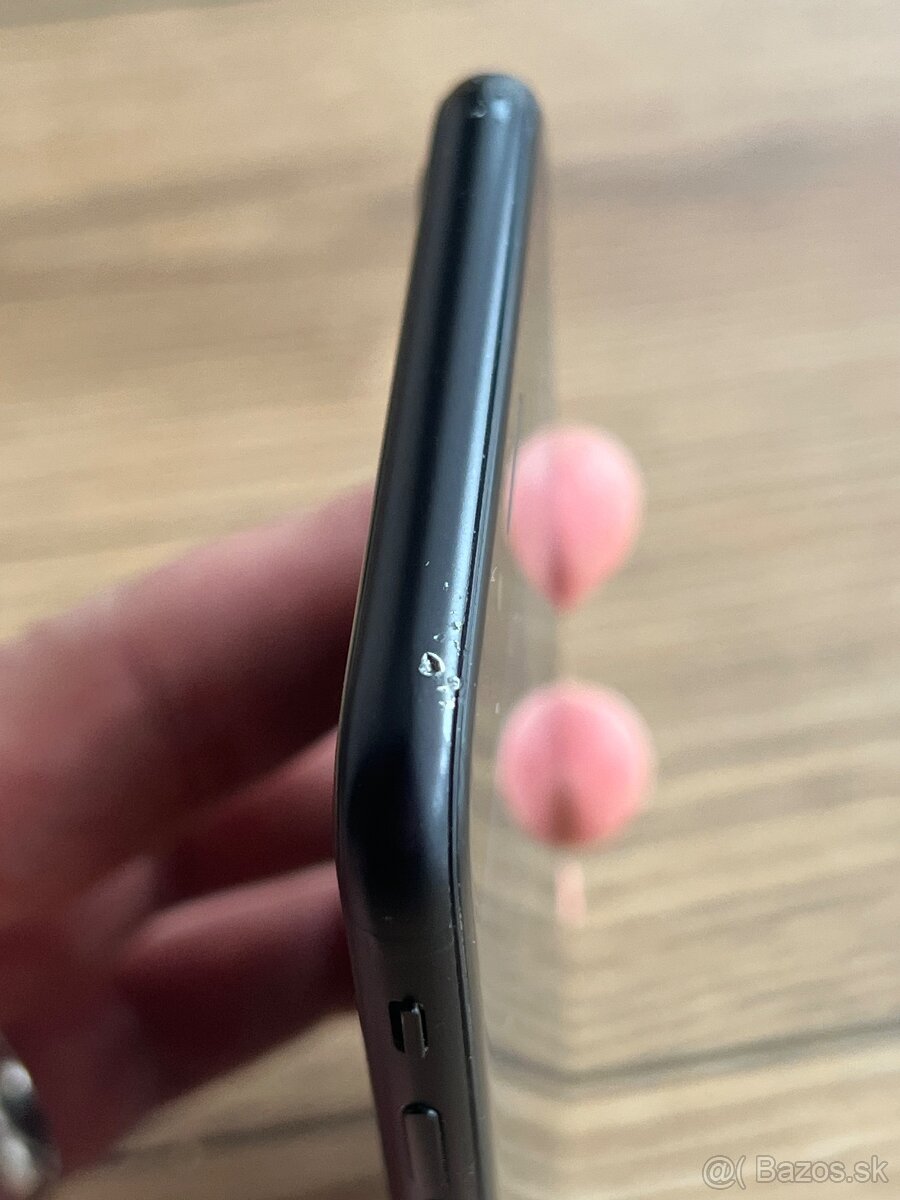 Predám Apple Iphone SE2020 64GB - 5