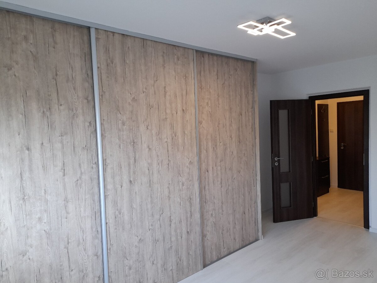 Rezervovaný kompletne zrekonštruovaný 4-izbový byt - 5