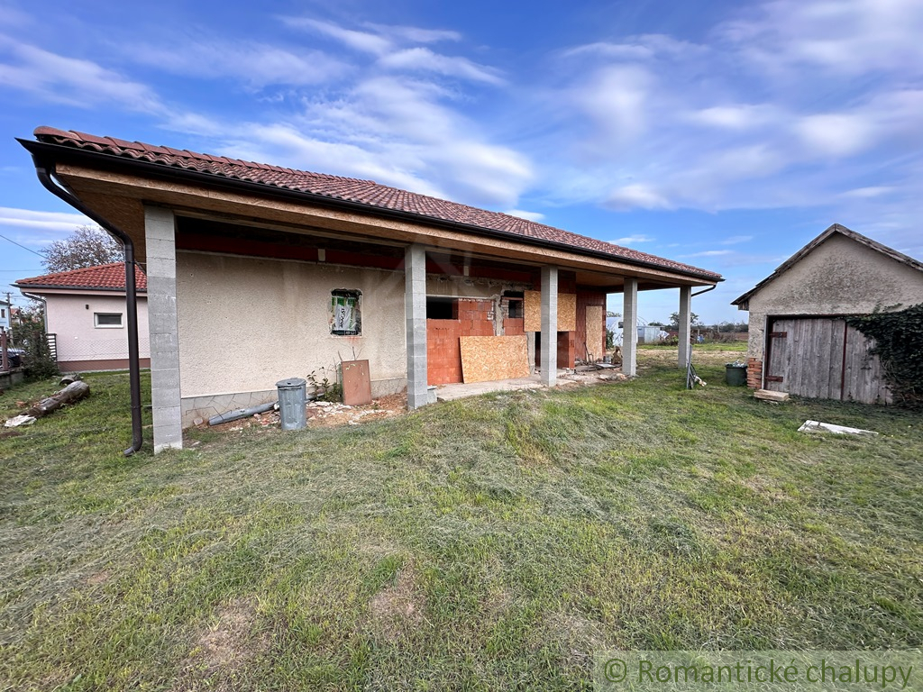 Znížená cena Rozostavaný rodinný dom v kľudnej uličke v - 5